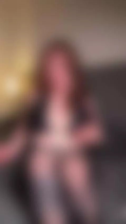Curvy girl pulls bra down and moans 🍆 by ivaberg