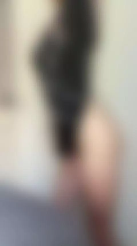 Attractive and cheeky 🍒 My private content is in bio by linavellee