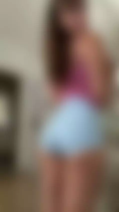 😏Curvy brunette so horny she can’t stop touching her big tit... by lilimancester