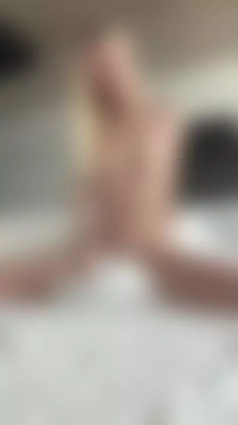 🍑Young blonde hips moving shyly but filthy 🔥 Unlock OF by ariadollsnow