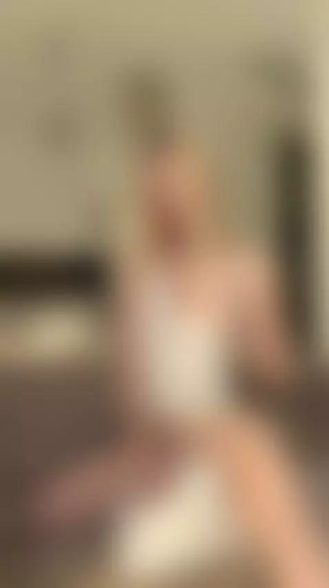 🔥Young slim blonde ready to squirt again 🍑 Unlock OF by ariadollsnow