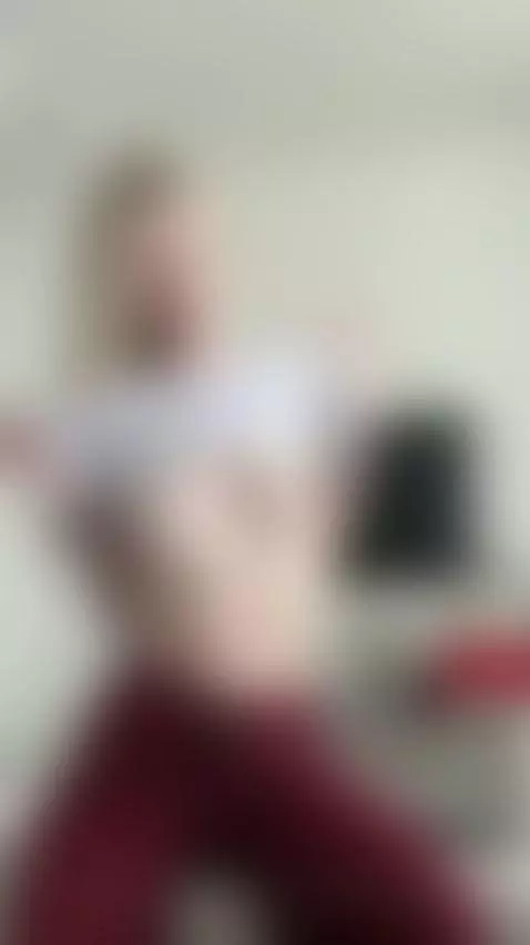 🍑Young blonde hips moving shyly but filthy 🔥 Unlock OF by ariadollsnow