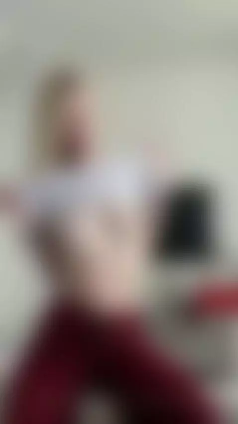 🔞Young blonde spreading her tight body for you 🍑 Subscribers... by ariadollsnow