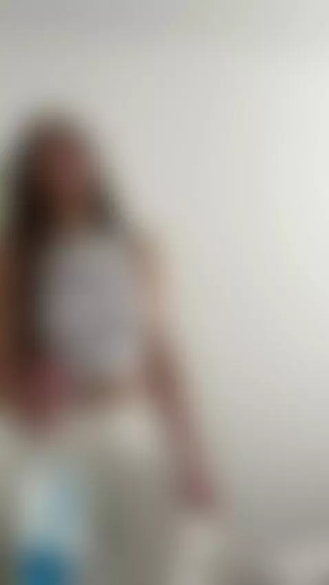 🍑Long haired brunette rolling her hips seductively 😈 Unlock ... by esthergrace23