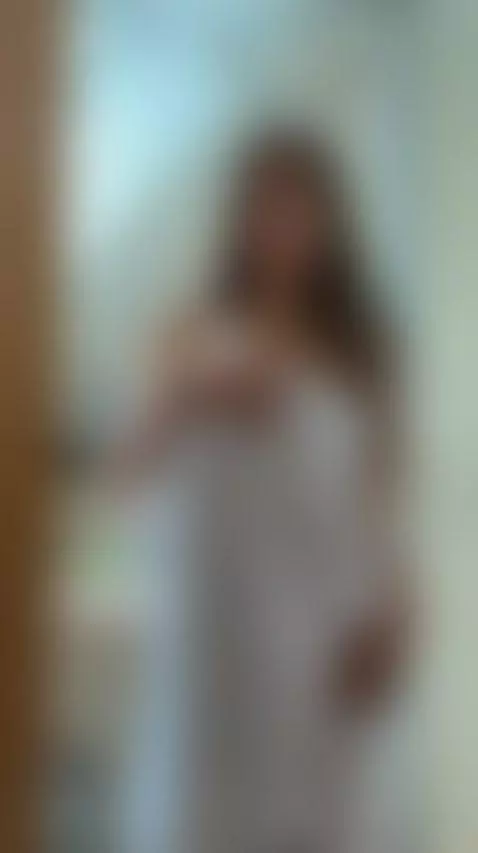 🍑Long haired brunette rolling her hips seductively 😈 Unlock ... by esthergrace23