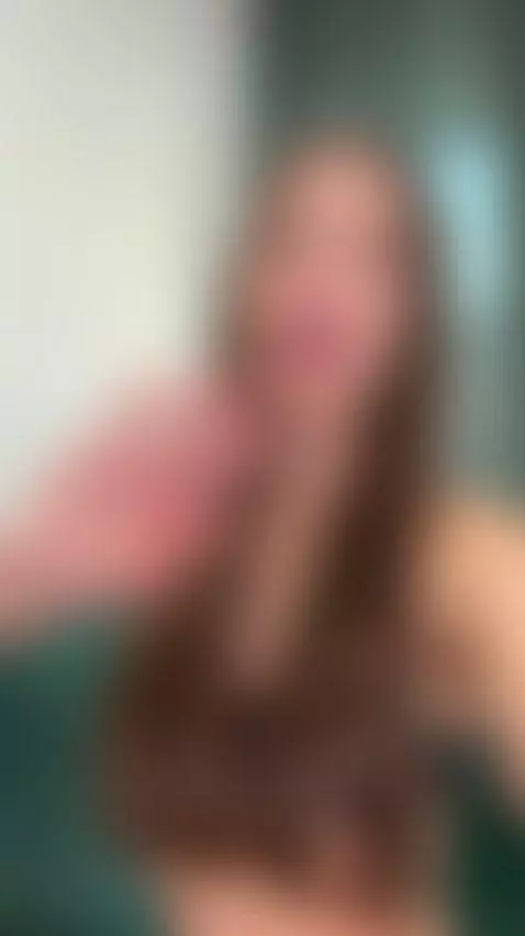 🍑Curvy brunette with long wavy hair teasing topless 😈 Exclus... by esthergrace23