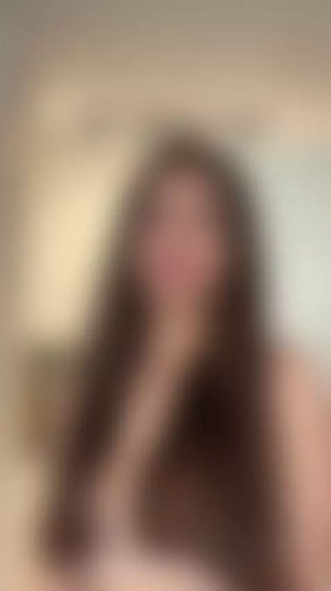 😏Long wavy hair framing her horny face 💦 Unlock OF by esthergrace23