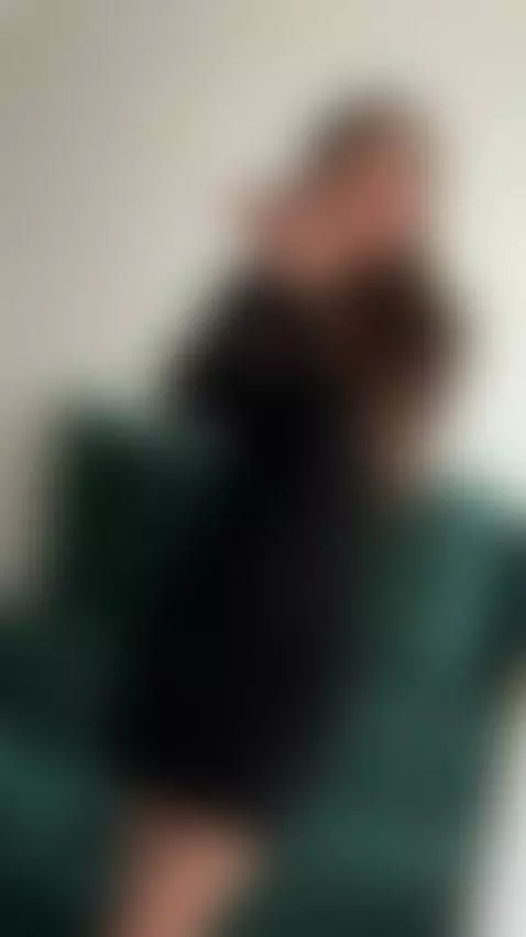 🔞Brunette with long wavy hair spreading wide 🍆 Join OF by esthergrace23