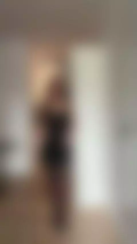🔞Brunette with long wavy hair spreading wide 🍆 Join OF by esthergrace23