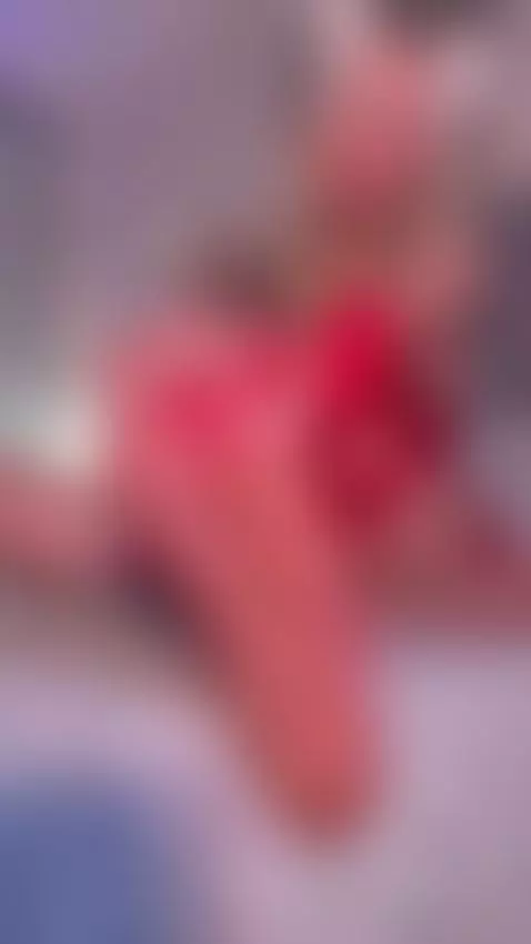 Don't get distracted. Look at me. by purpledragonn