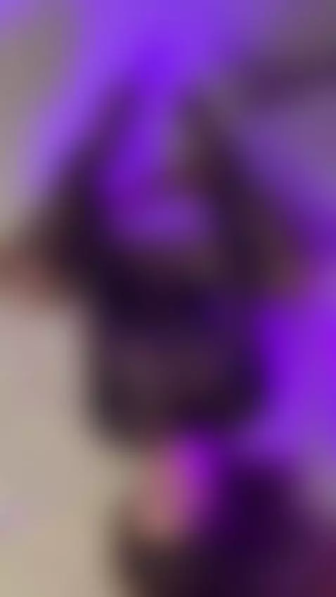 One click on my Onlyfans, and you're mine. by luciamorriss