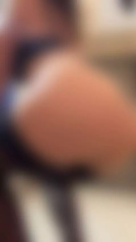 I love curious boys 👀

My OnlyFans loves them even more. by luciamorriss