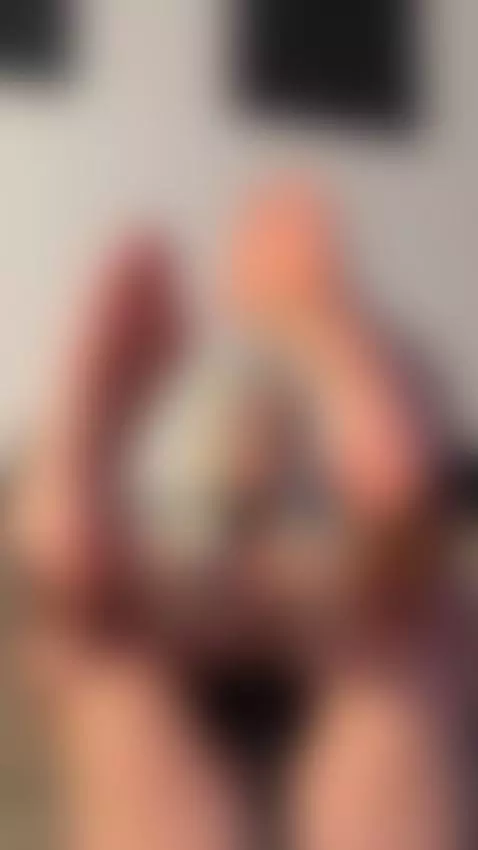 spread my legs and showed off my soles 🔥 by luciamorriss
