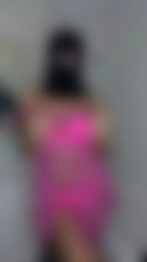I know how to hold attention 😏🖤
Let's check on OnlyFans by aiishaheliotrope