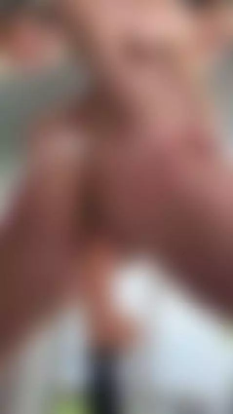 I let the silence touch my shoulders 💋💫 by realsybila