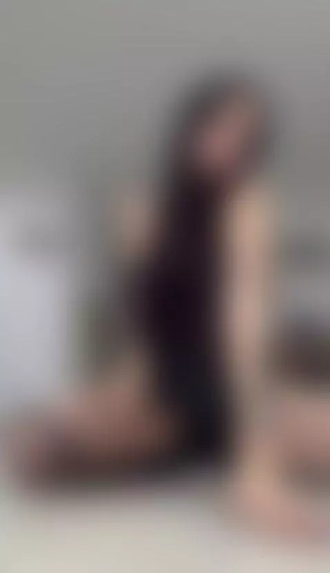 Can you imagine this goth girl in your bed?🖤 by noirvaltieri