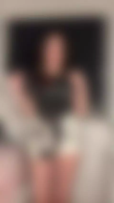 A little wiggle, a little bite… that's how it starts 😏🍑 by kamynamy