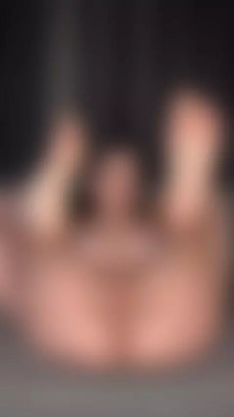 The air hugs the outline of my spine 😏🔥 by kamynamy