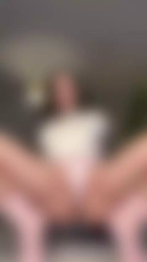 Just a quiet moment… with a loud body 🙊💃 by kamynamy