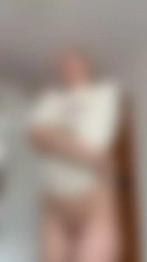 😏Slim brunette framing her cute face 🍑 Unlock OF by sunnygabi