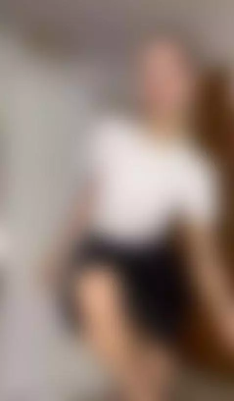 🍑Slim brunette’s tight waist and hips 😏 Only OF by sunnygabi