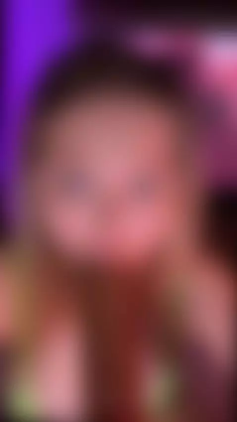 Her lips wrapped tight around thick cock 🥵 by missfrogg