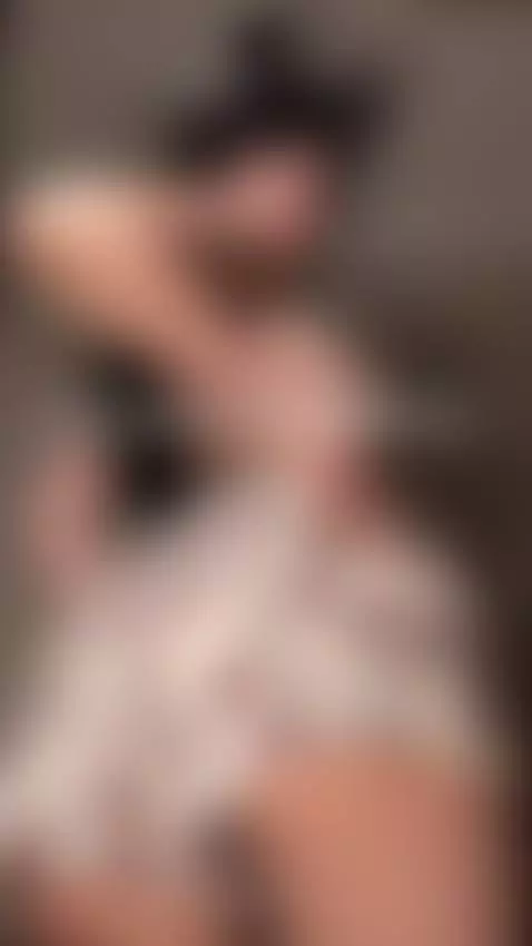 Thick curves arch back begging for touch 😈 by missfrogg