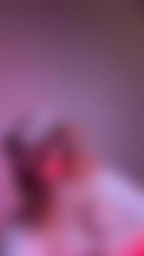 Thick ass shaking as she rides hard by missfrogg