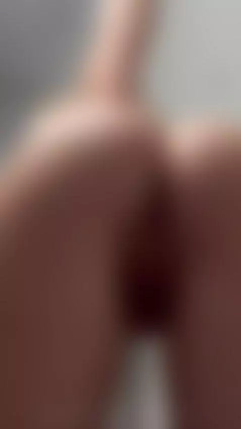 Get your face ready so my pink pussy can ride you by babymoollyy