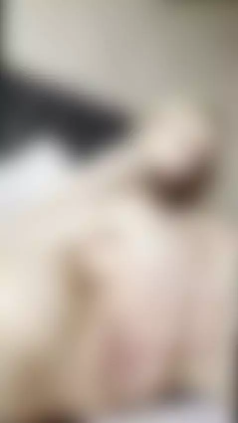 Wet pussy squeezed tight by her own hand 😇 by sanderslina