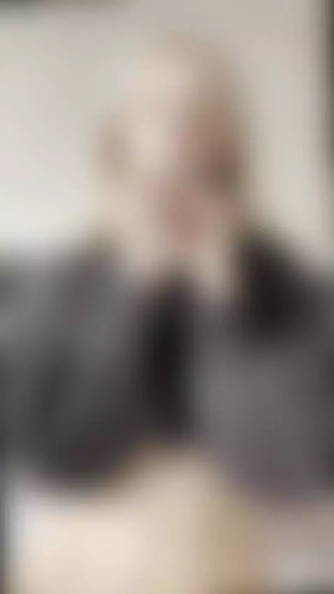 Flat belly exposed while she licks her fingers 😘 by sanderslina