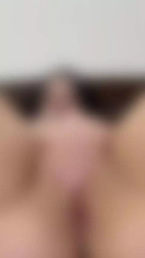 My pussy throbs in bed… had to rub it now by emmabloom2