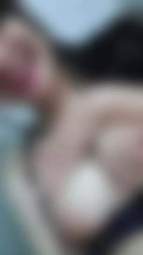 Quiere salir a ver la película con su novio, pero su hermana... by actrizpornoyuliethgomez