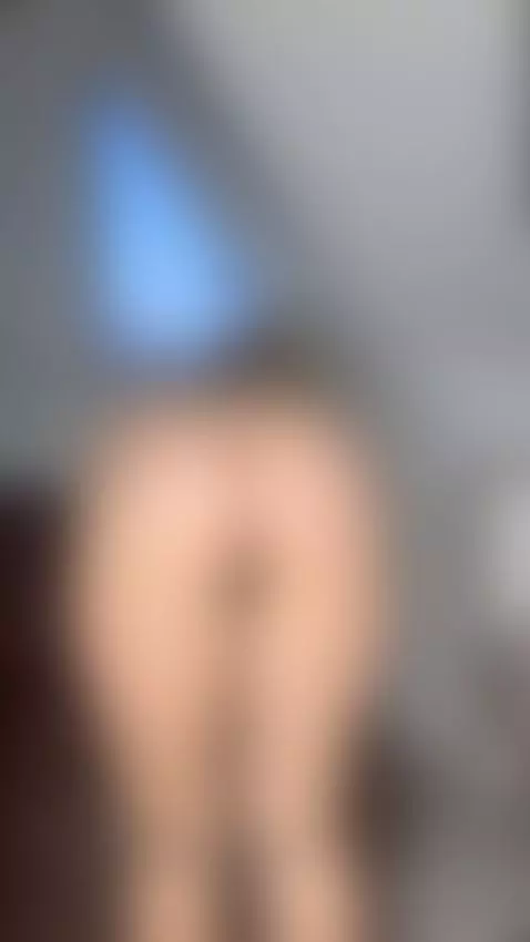 Thick ass bent low begging to be fucked 💗 by spicyinnna