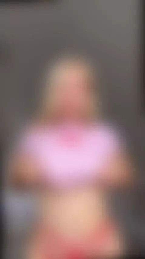 Big tits bouncing as she pulls her shirt up by spicyinnna