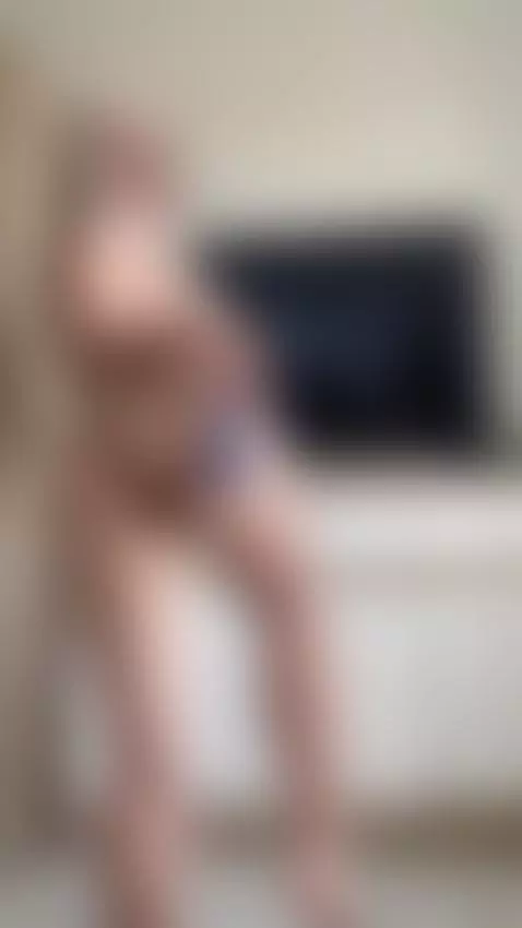 Thick ass bent forward holding remote 🥵 by spicyinnna