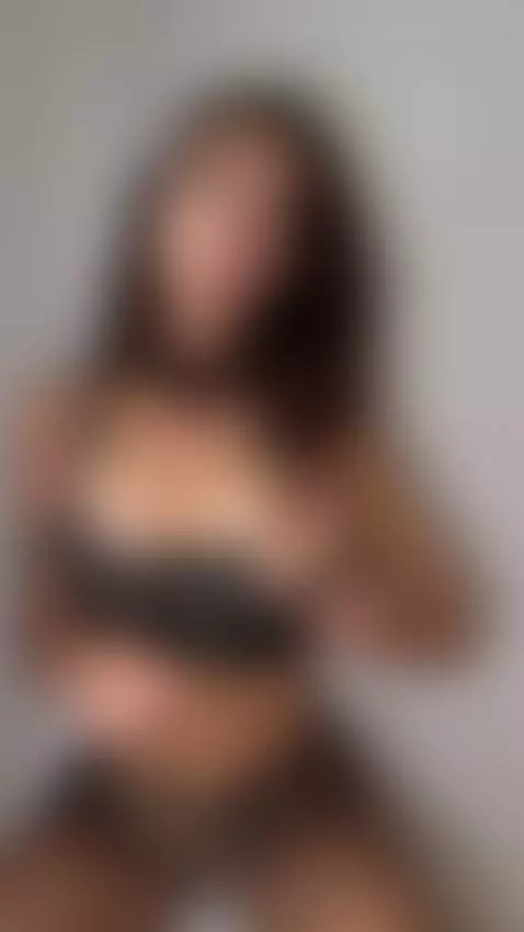 Tattooed curves tease with every slow move 😳 by julialikeshine