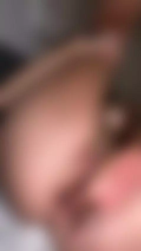 Thick ass spread wide while she fingers herself 💗 by julialikeshine