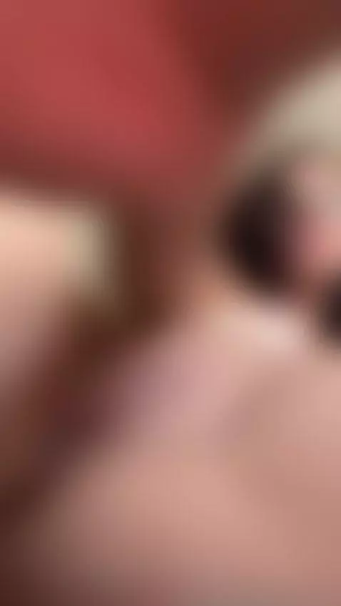 Wet pussy glistens as she moans loud 🖤 by julialikeshine