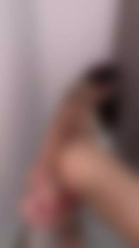 Thick ass spread wide while she fingers herself 💕 by julialikeshine