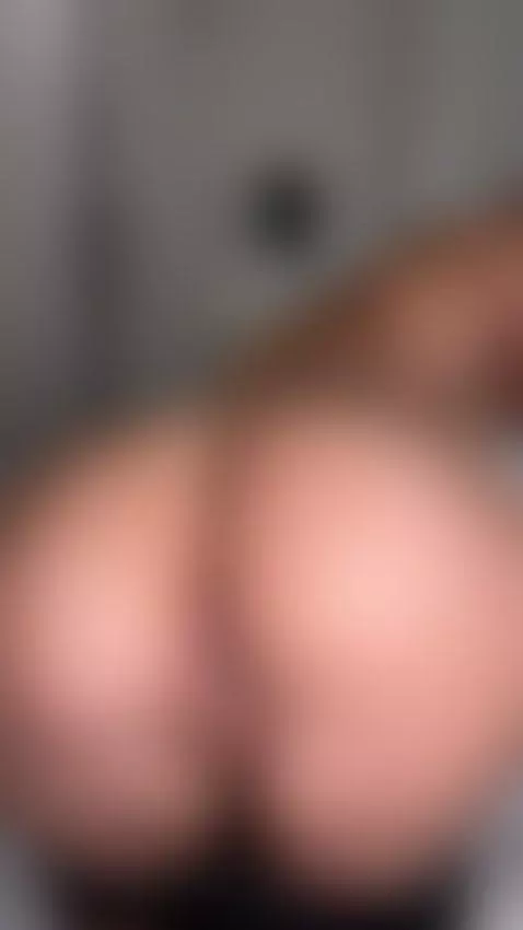 Thick ass bent over begging to be fucked 🔥 by julialikeshine