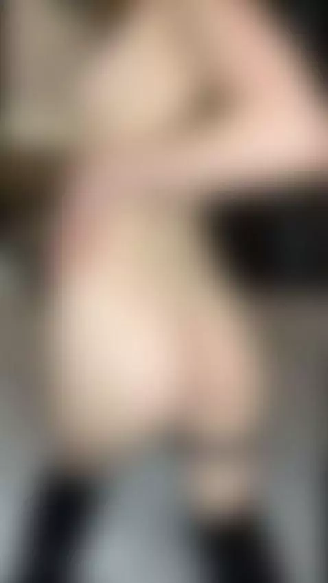 Tattooed tits squeezed tight while kneeling on bed by hannamontana88