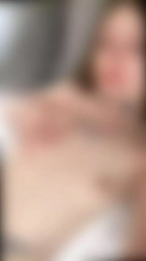 Thick ass spread wide begging to be fucked 💦 by hannamontana88