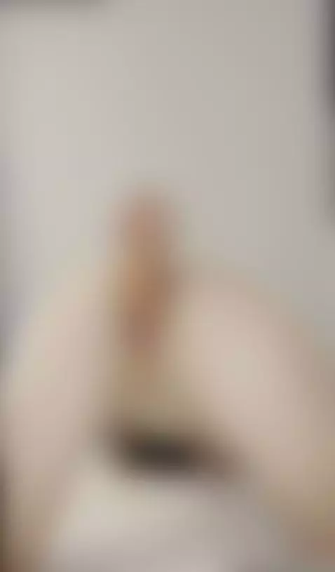 Wet pussy stretched open by her own hand 😳 by hannamontana88