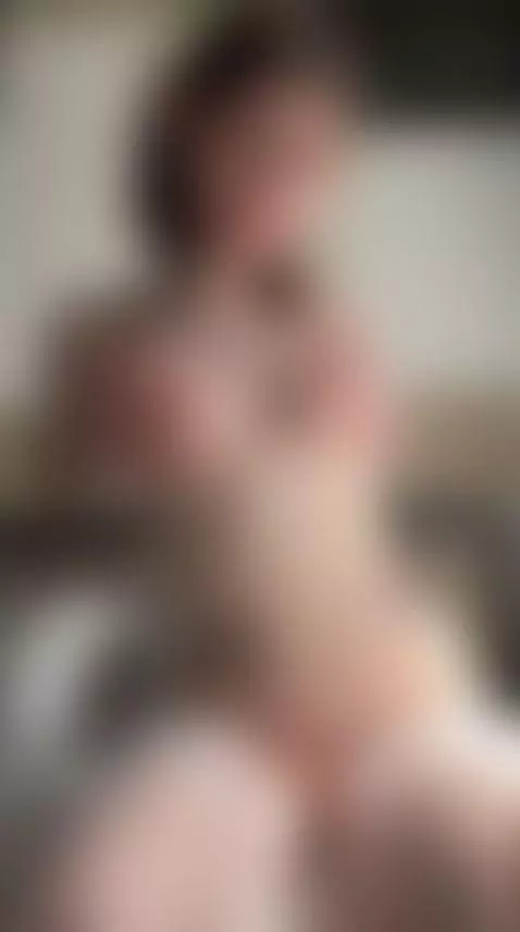 She grips her tits while spreading wide 😈 by hannamontana88