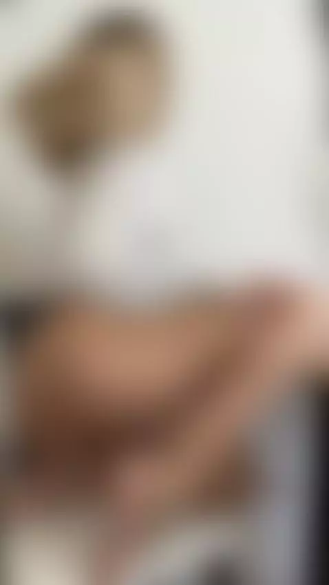 Curvy ass bouncing while she leans forward 🤤 by emily-lu