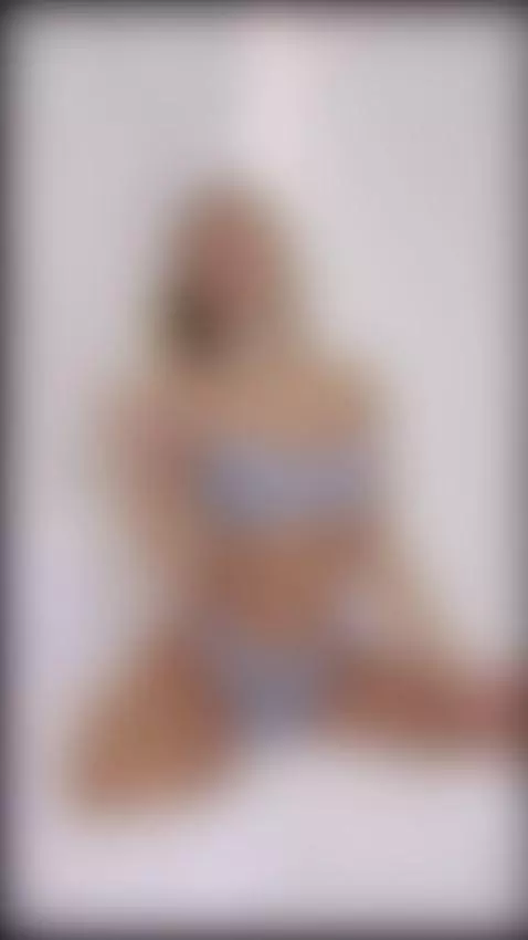 Curvy blonde teases with slow wet grind 😘 by emily-lu