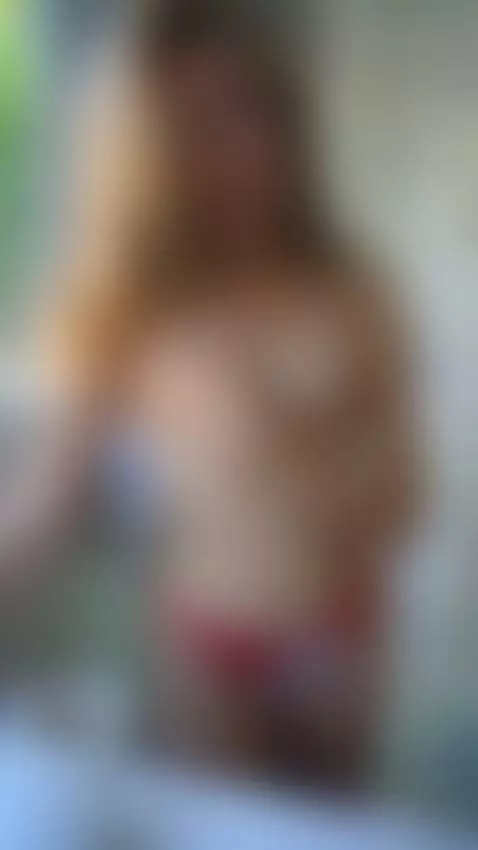 I'm so shy, but my stingers are always so pokey ☀️ by ellynextdoor