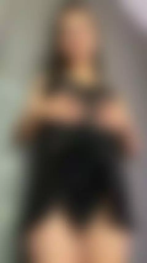 🍆Petite cute brunette lips ready for you 😈 On OF by stassyscorpio