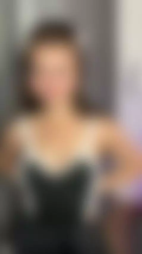 😏Cute small brunette framing her innocent face 🍑 Unlock OF by stassyscorpio